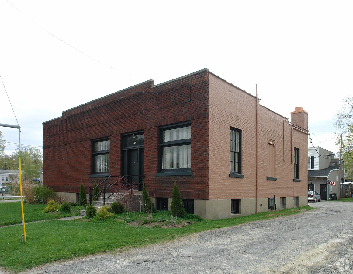 48 Elm St, Pittsfield, MA 01201