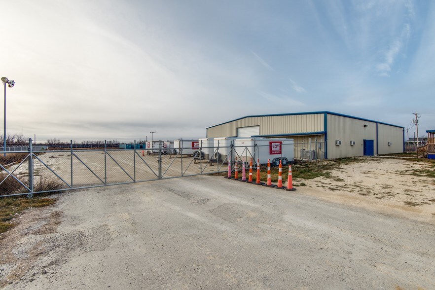 1257 FM 2367, Carrizo Springs, TX for sale - Building Photo - Image 1 of 1