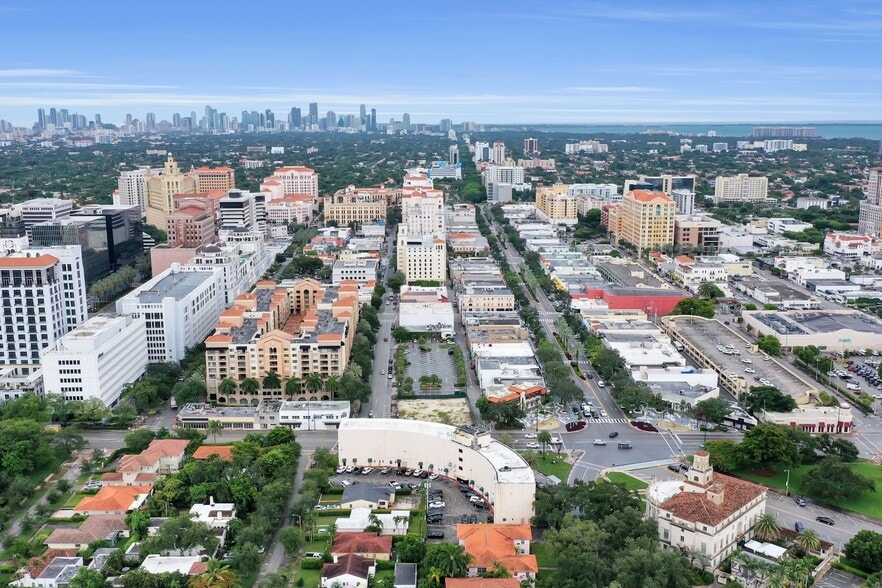 401 Coral Way, Coral Gables, FL for lease - Building Photo - Image 3 of 11