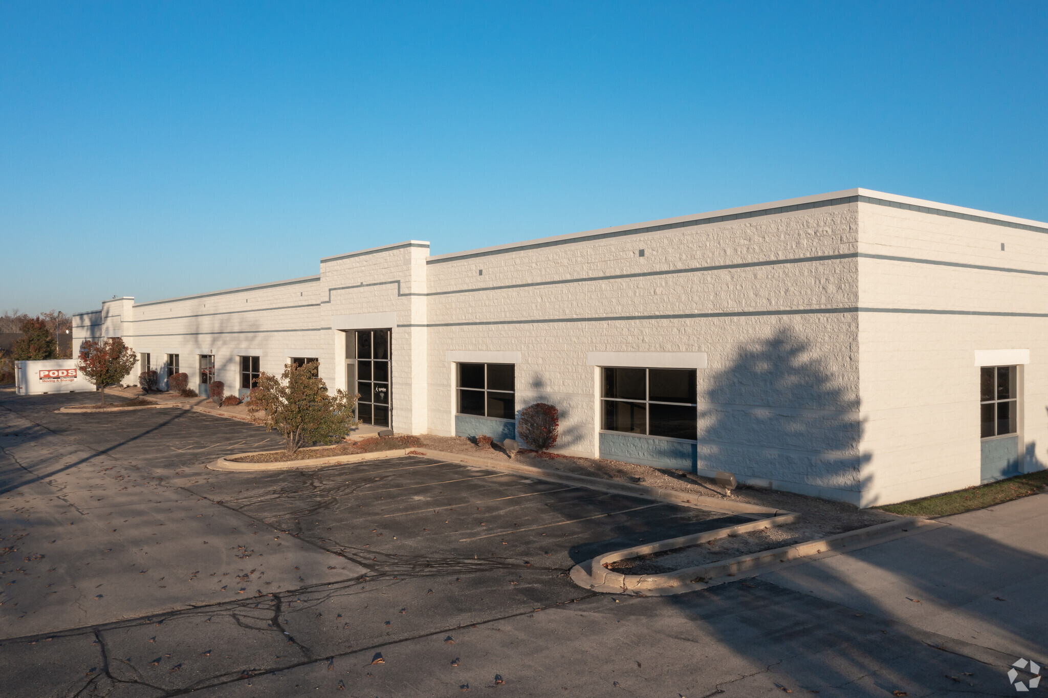 440 W Bell Ct, Oak Creek, WI for lease Building Photo- Image 1 of 6