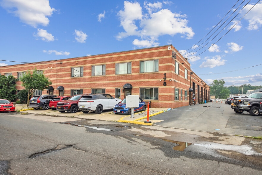 178 Industrial Loop, Staten Island, NY for sale - Building Photo - Image 1 of 1