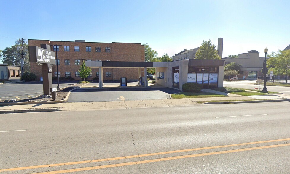 221 S West St, Wheaton, IL for sale - Building Photo - Image 1 of 1