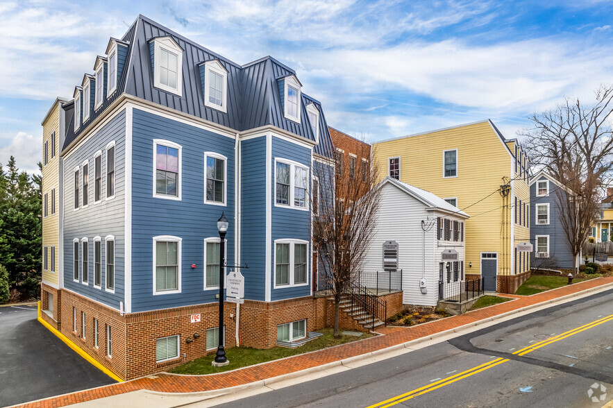 111-113 E Market St, Leesburg, VA for lease - Primary Photo - Image 1 of 4