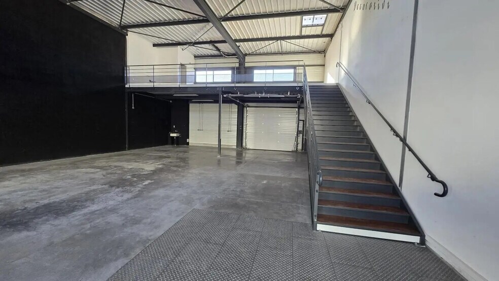 Retail in Brignoles for lease - Interior Photo - Image 2 of 6