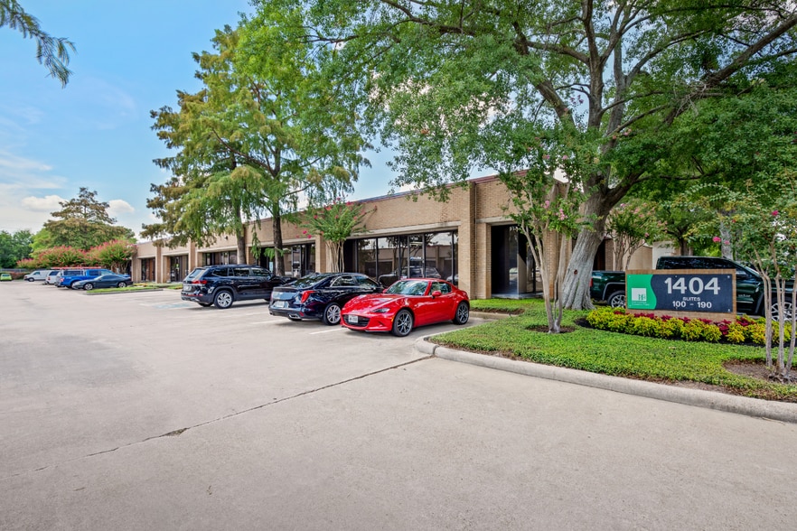 1400 N Sam Houston Pky E, Houston, TX for lease - Building Photo - Image 2 of 9