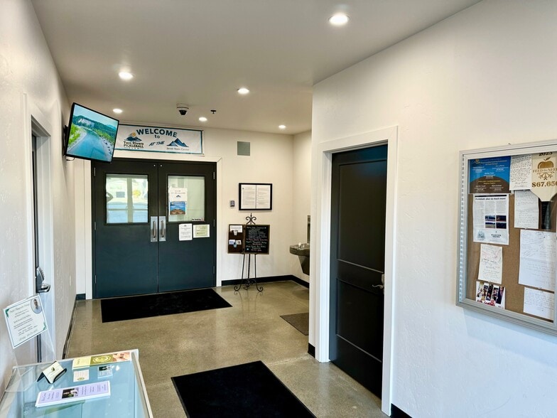 218 Sportsman Ln, Bigfork, MT for lease - Interior Photo - Image 3 of 9