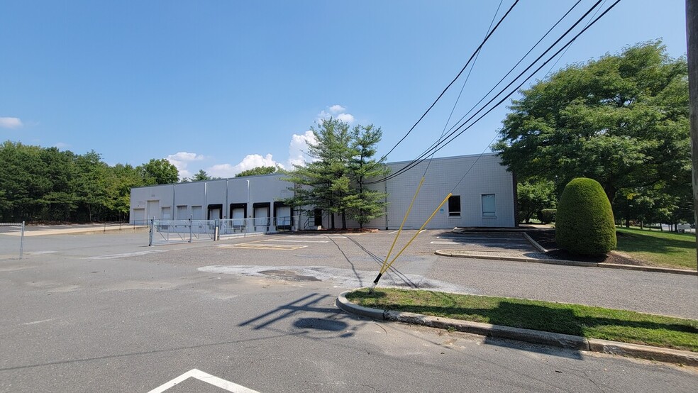 15 Cotters Ln, East Brunswick, NJ for lease - Building Photo - Image 2 of 8