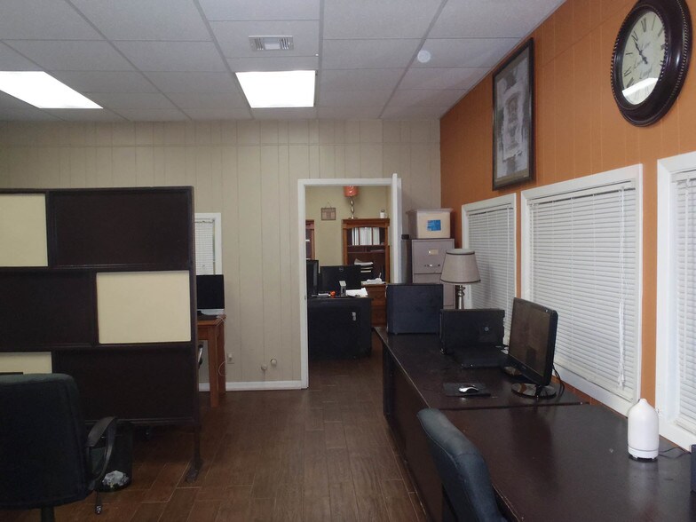 1605 Military Rd, Brownsville, TX for lease - Interior Photo - Image 3 of 24