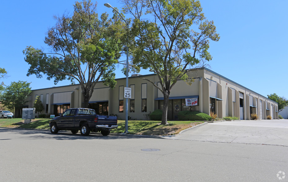 1040 Serpentine Ln, Pleasanton, CA for lease - Primary Photo - Image 2 of 5