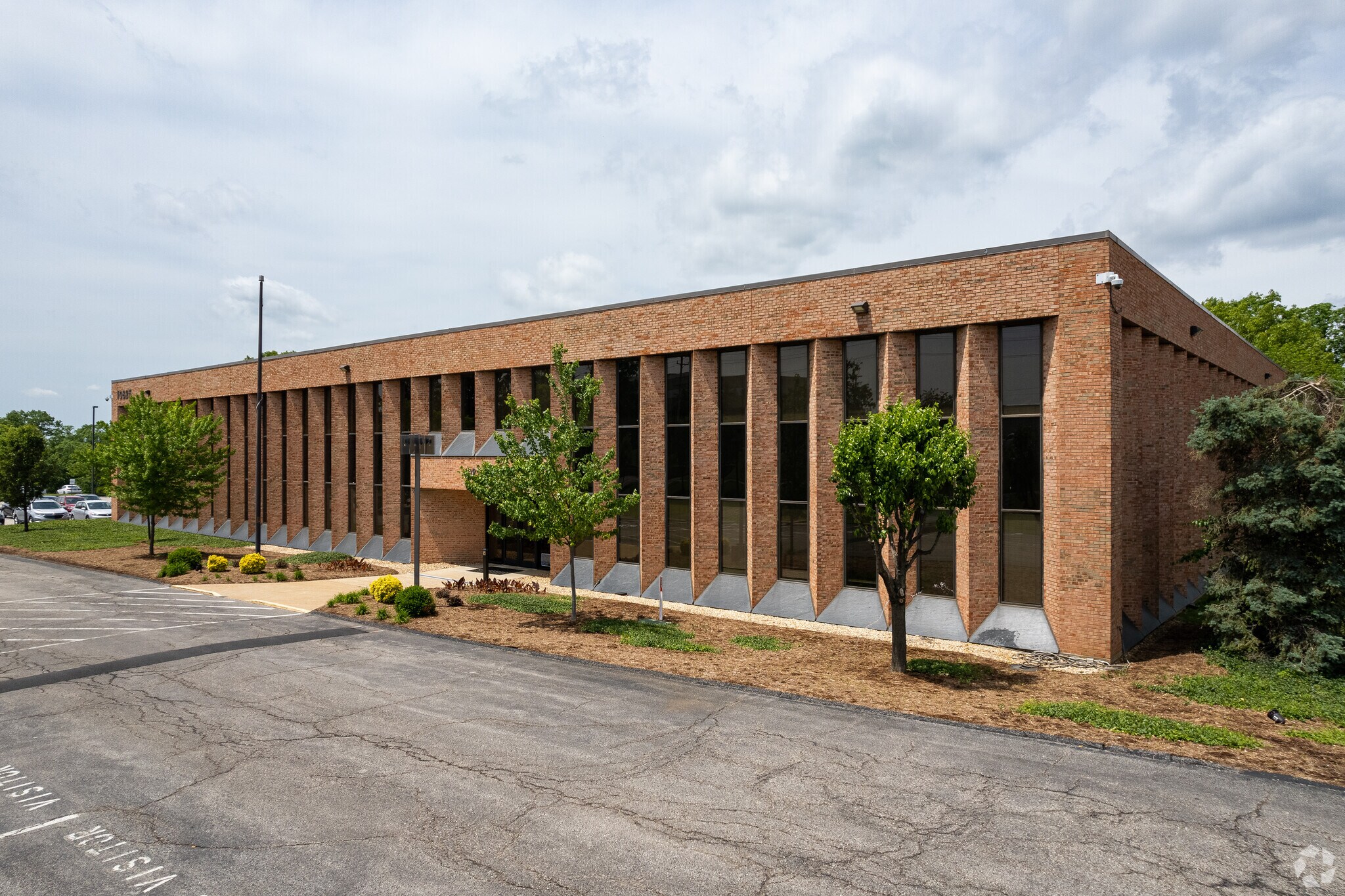 10825 Watson Rd, Sunset Hills, MO 63127 Office for Lease