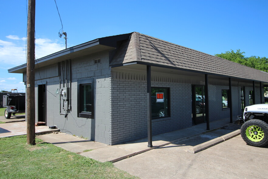 220 W Warren St, Hewitt, TX for sale - Building Photo - Image 1 of 1