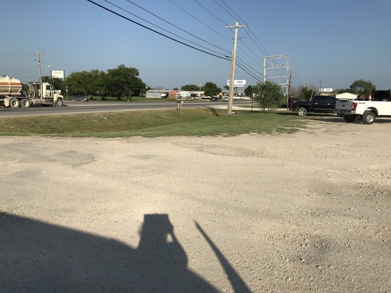 477 N Sunset Strip St, Kenedy, TX for sale - Building Photo - Image 1 of 1