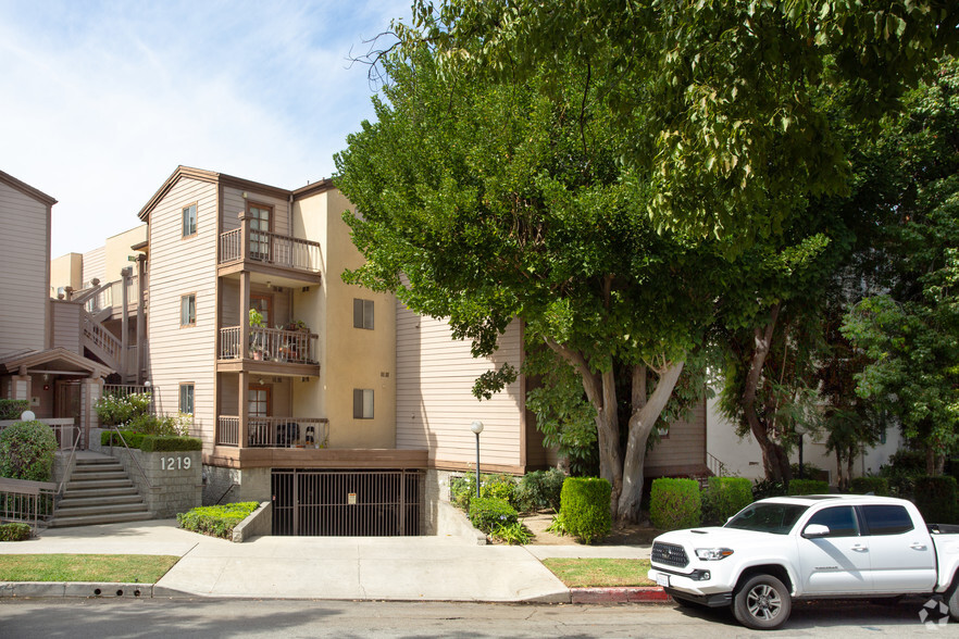 1219 N Columbus Ave, Glendale, CA for sale - Primary Photo - Image 1 of 1