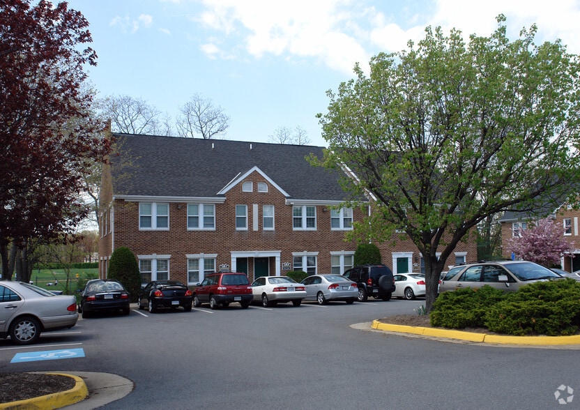 2106 Gallows Rd, Vienna, VA for sale - Building Photo - Image 2 of 31