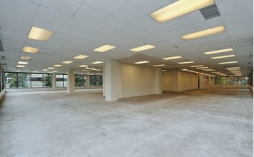 520 112th Ave NE, Bellevue, WA for lease Interior Photo- Image 2 of 8