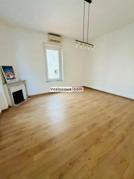 Office in Antibes for lease - Interior Photo - Image 2 of 5