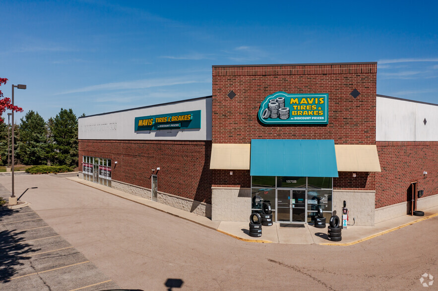 1575 S Randall Rd, Geneva, IL for lease - Building Photo - Image 3 of 10