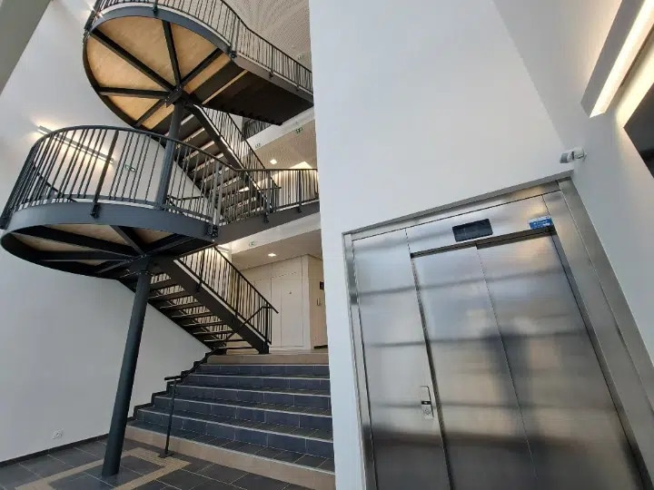 Office in Toulouse for lease - Interior Photo - Image 3 of 9