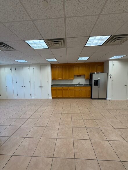28-20 119th St, Flushing, NY for lease - Interior Photo - Image 2 of 5