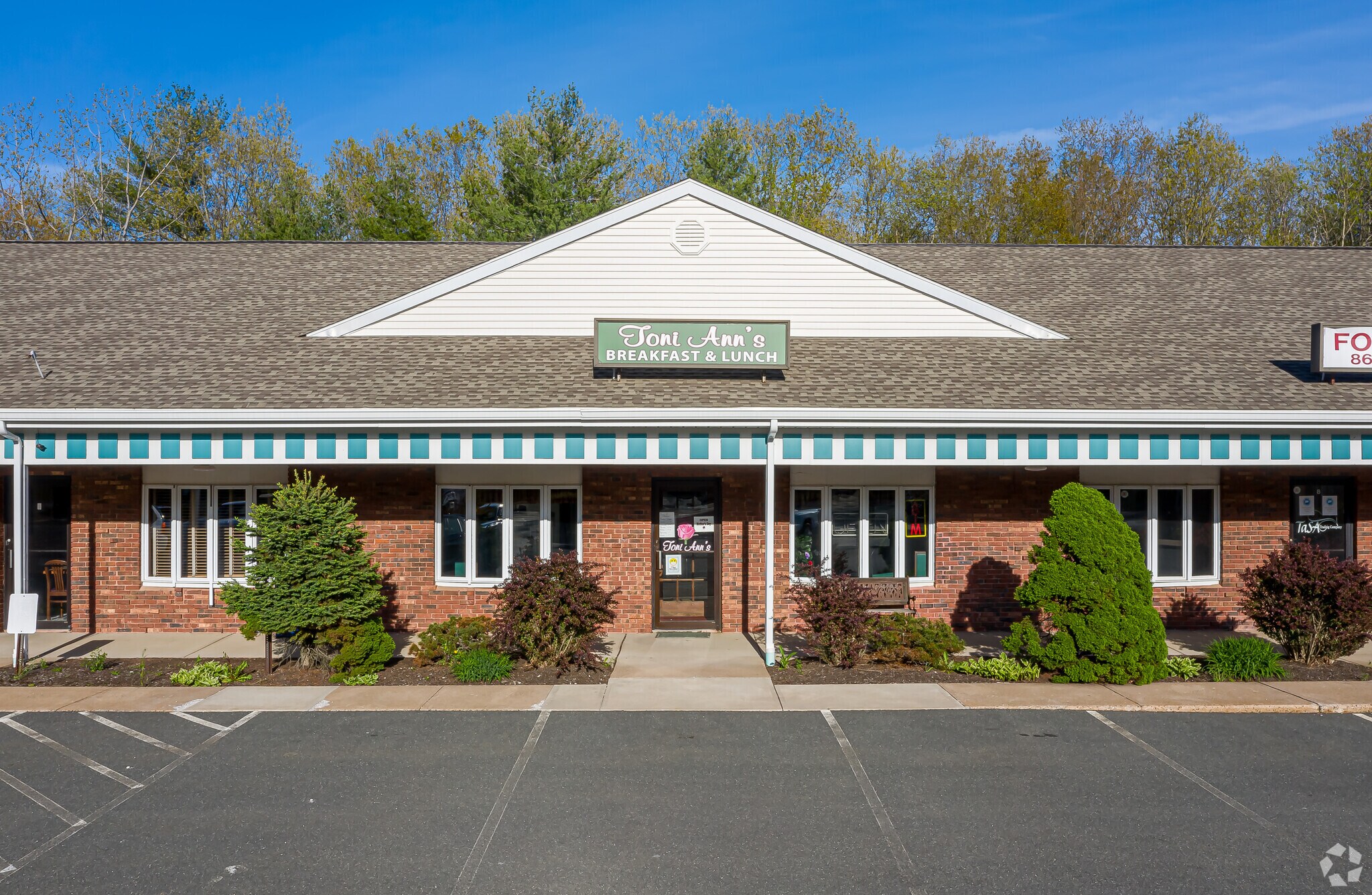 518 Salmon Brook St, Granby, CT 06035 Granby Commons