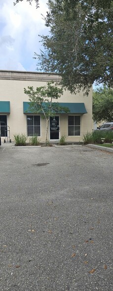 1076 Business Ln, Naples, FL for sale - Building Photo - Image 2 of 11