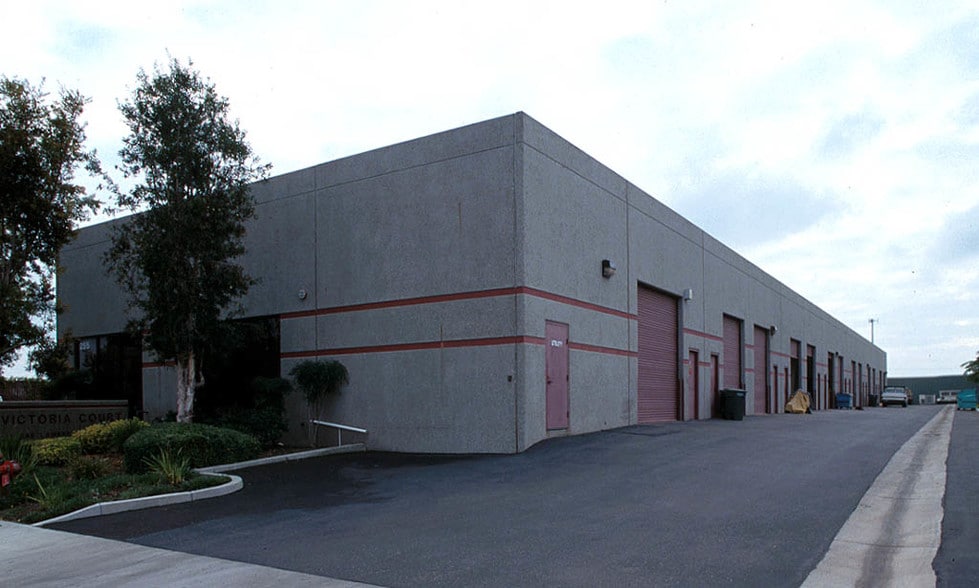 255 Lambert St, Oxnard, CA for lease - Building Photo - Image 3 of 4