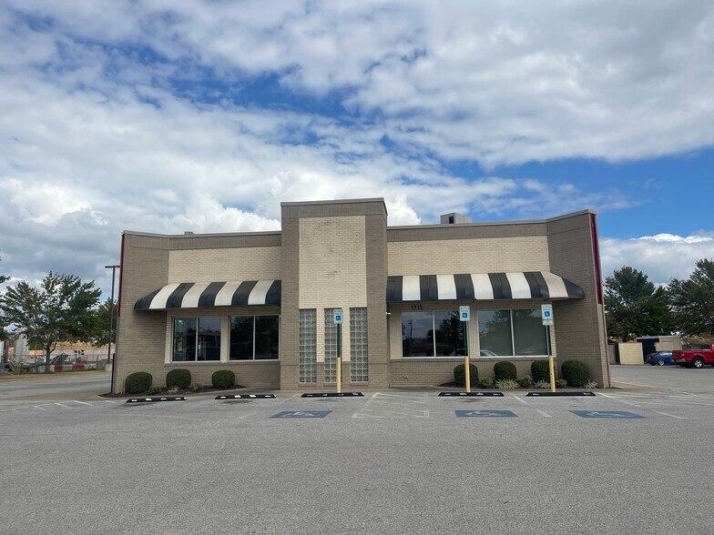 1715 S 46th St, Rogers, AR for lease - Building Photo - Image 1 of 5