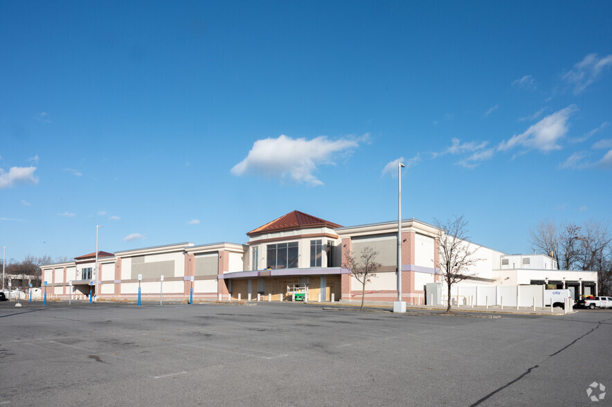 240 E Sandford Blvd, Mount Vernon, NY for lease - Primary Photo - Image 1 of 6