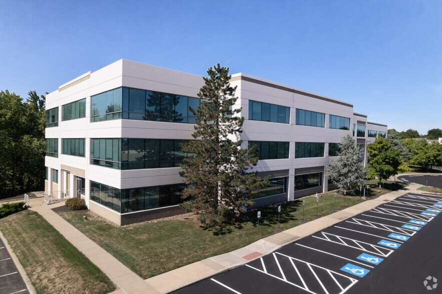 5 Walnut Grove Dr, Horsham Township, PA for lease - Building Photo - Image 3 of 12