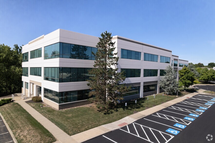 5 Walnut Grove Dr, Horsham Township, PA for lease - Primary Photo - Image 1 of 5