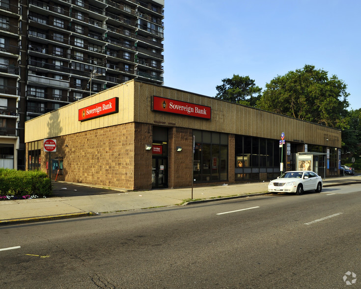 150-28 Union Tpke, Flushing, NY for lease - Primary Photo - Image 1 of 4