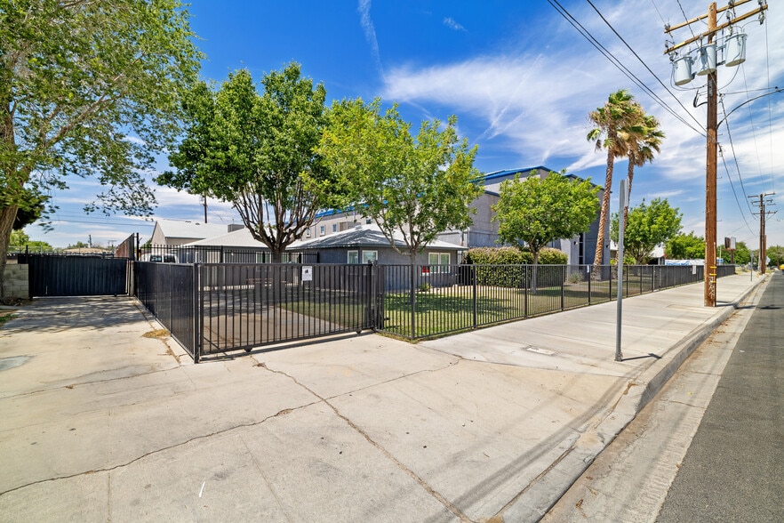 44339 Beech Ave, Lancaster, CA for lease - Building Photo - Image 1 of 43