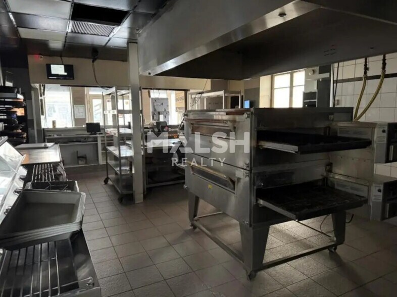 Retail in Lyon for lease - Interior Photo - Image 3 of 3