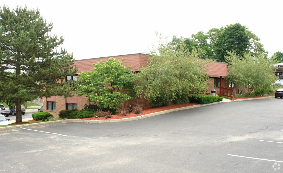 68 W Cedar St, Poughkeepsie, NY for lease - Building Photo - Image 2 of 13