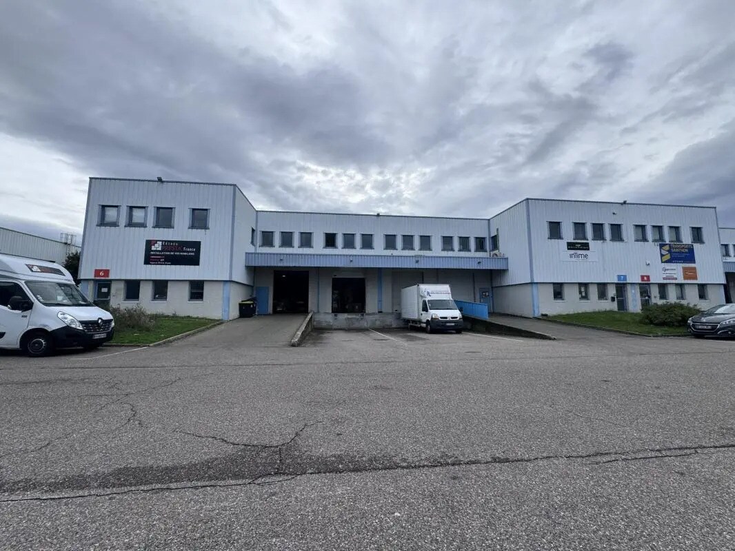 Office in Genas for lease Building Photo- Image 1 of 6