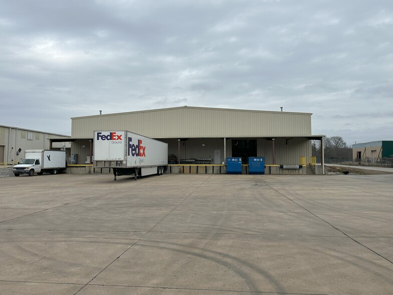 715 Summit Dr, Decatur, AL for lease - Building Photo - Image 2 of 7