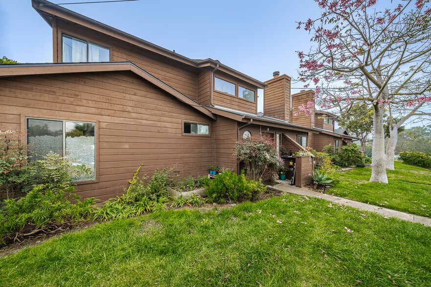 1093 N Vulcan Ave, Encinitas, CA 92024