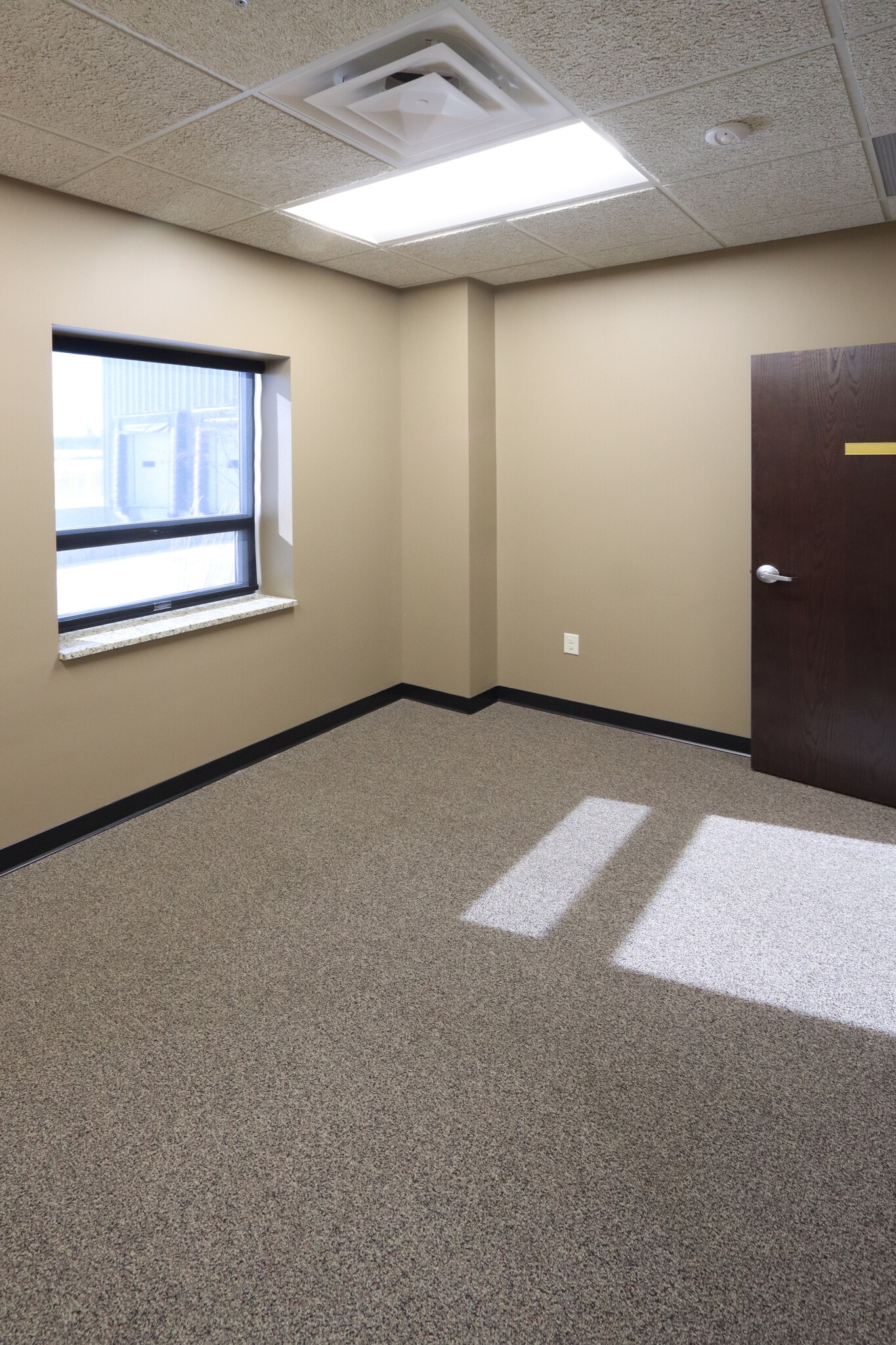 1105 Benjamin Ave, Hutchinson, MN for lease Building Photo- Image 1 of 20