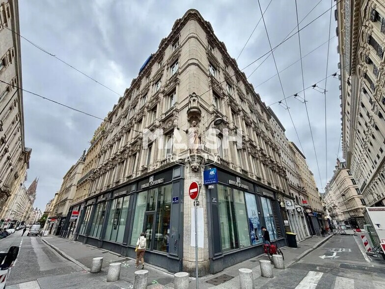 Office in Lyon for lease - Building Photo - Image 1 of 11