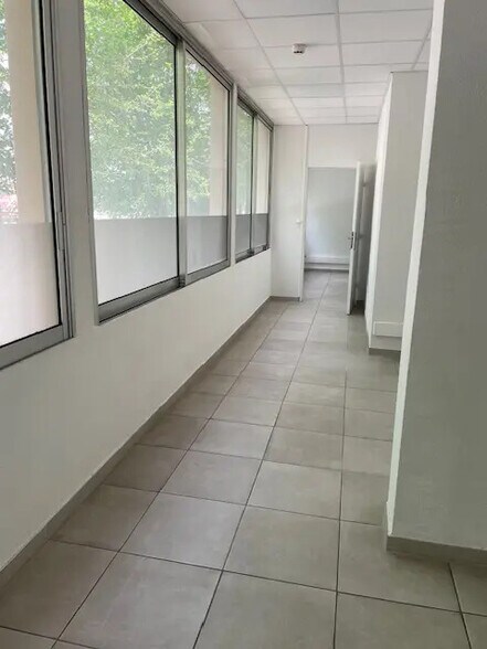 Office in Toulon for lease - Building Photo - Image 3 of 23