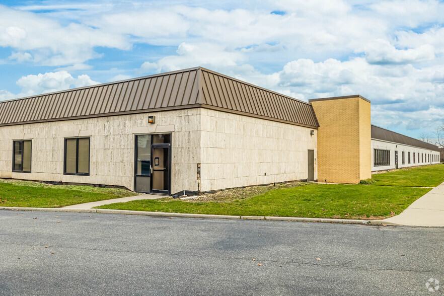 75 Maxess Rd, Melville, NY for lease - Building Photo - Image 1 of 5