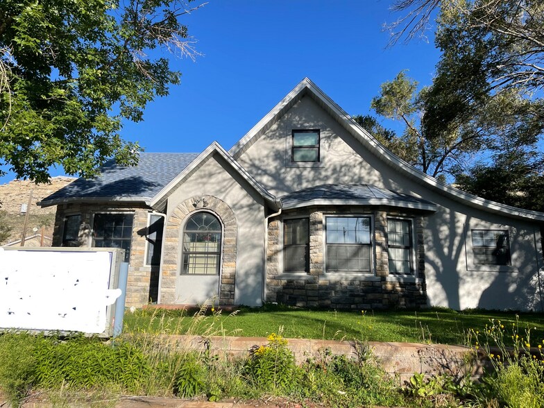 810 Dewar Dr, Rock Springs, WY 82901