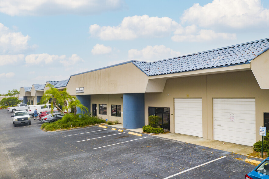 5402-5468 N 56th Commerce Park Blvd, Tampa, FL for lease - Building Photo - Image 3 of 15