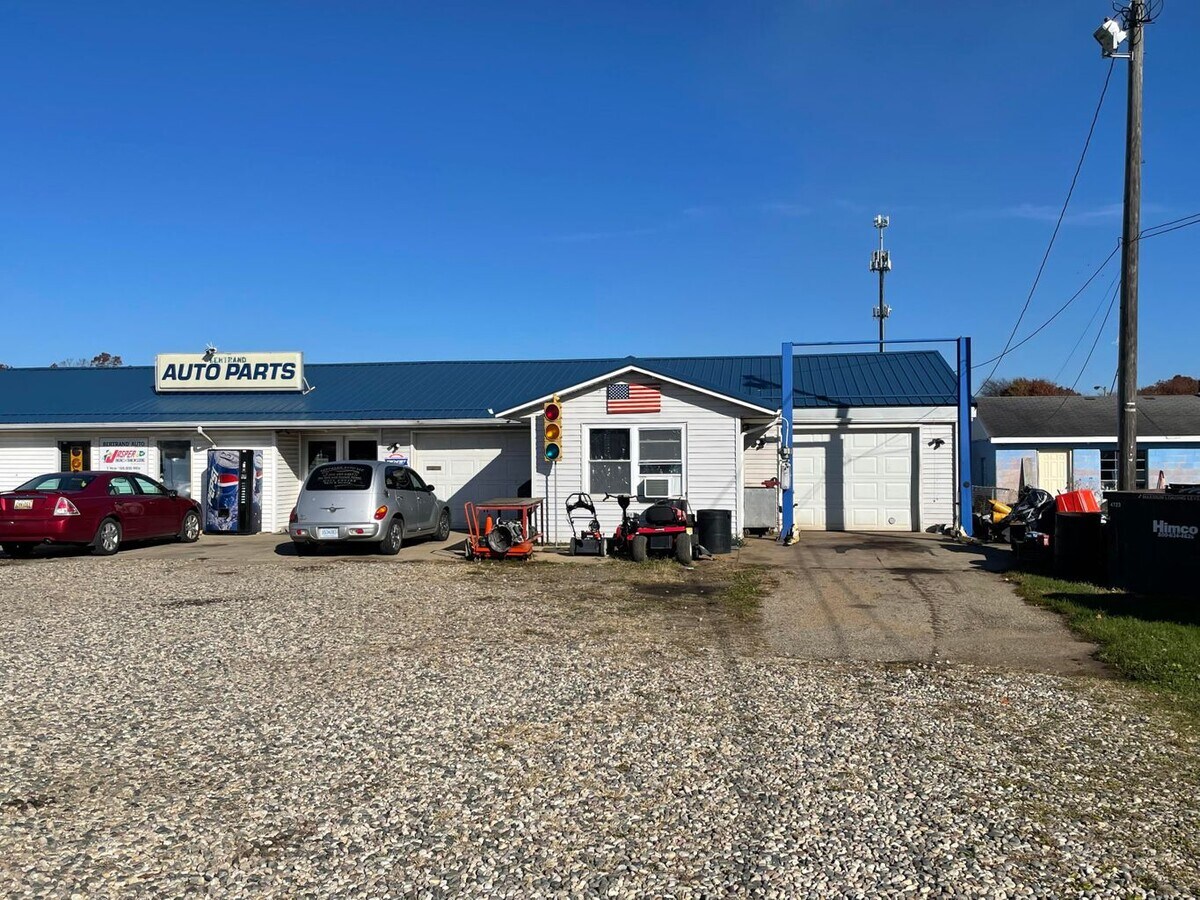 1109 E Bertrand Rd, Niles, MI 49120