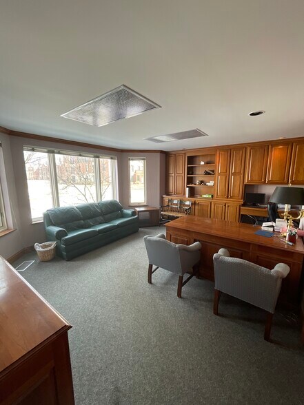 133 E Laurel Ave, Lake Forest, IL for sale - Primary Photo - Image 1 of 1