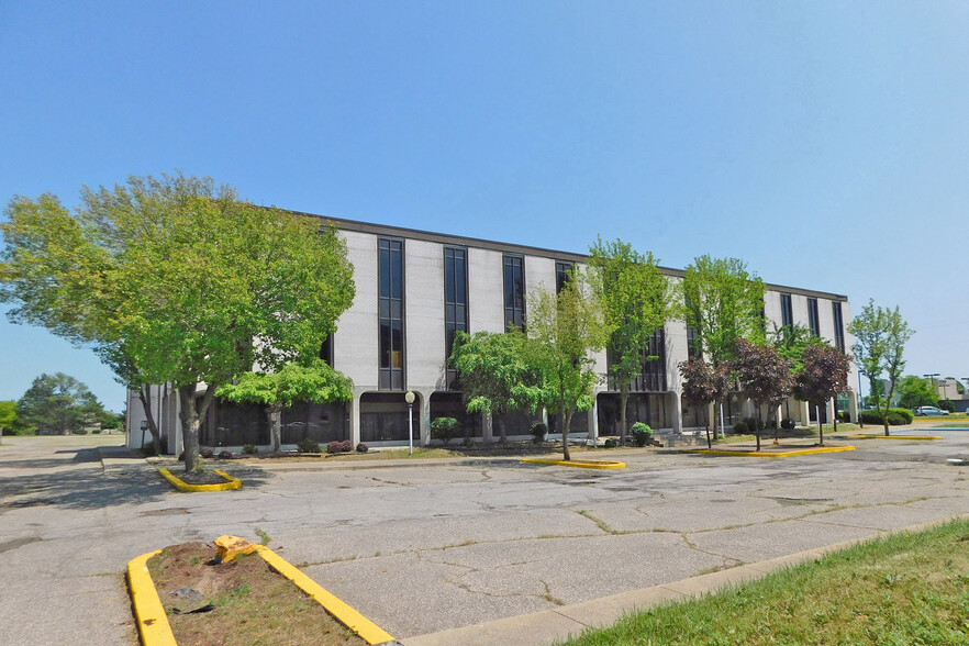 30100 Van Dyke Ave, Warren, MI for sale - Building Photo - Image 1 of 1