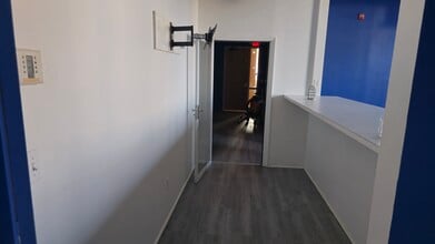 475 Central Ave, Saint Petersburg, FL for lease Interior Photo- Image 2 of 4