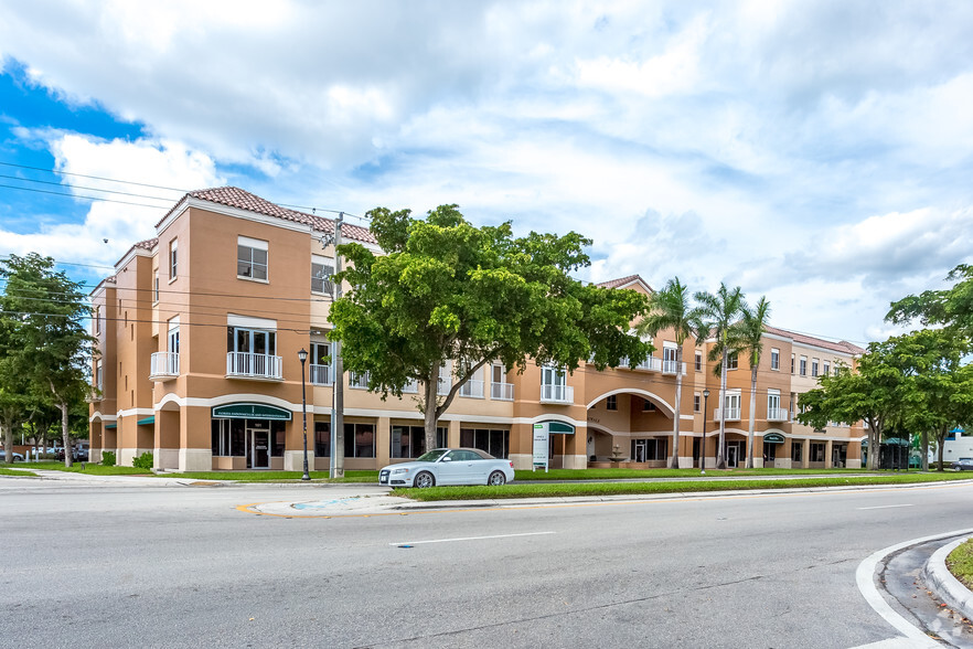 15600 NW 67th Ave, Miami Lakes, FL for lease - Building Photo - Image 2 of 8