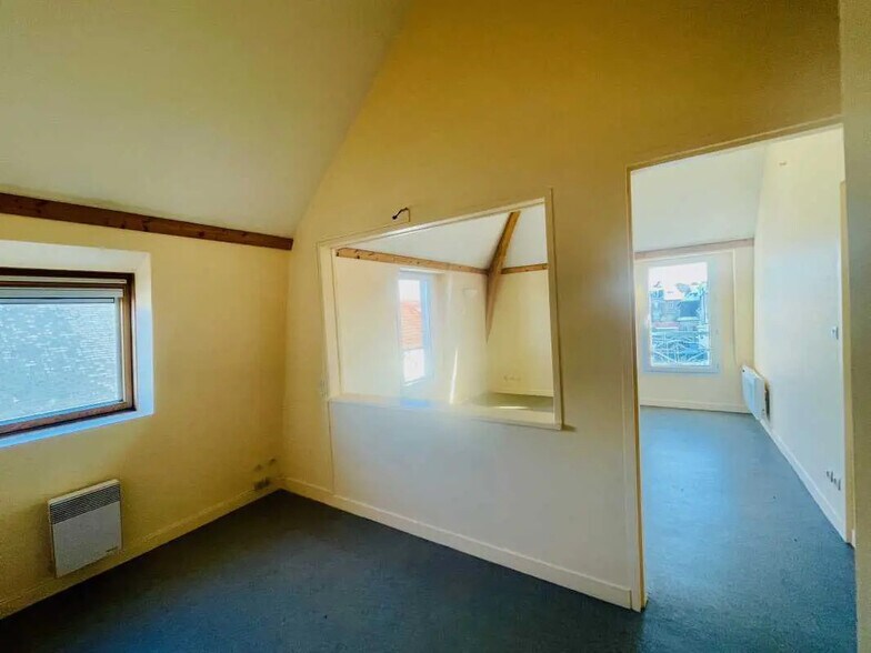 Office in Compiègne for lease - Interior Photo - Image 3 of 8