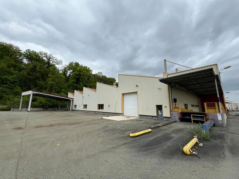 Industrial in Valentigney for lease - Building Photo - Image 1 of 2